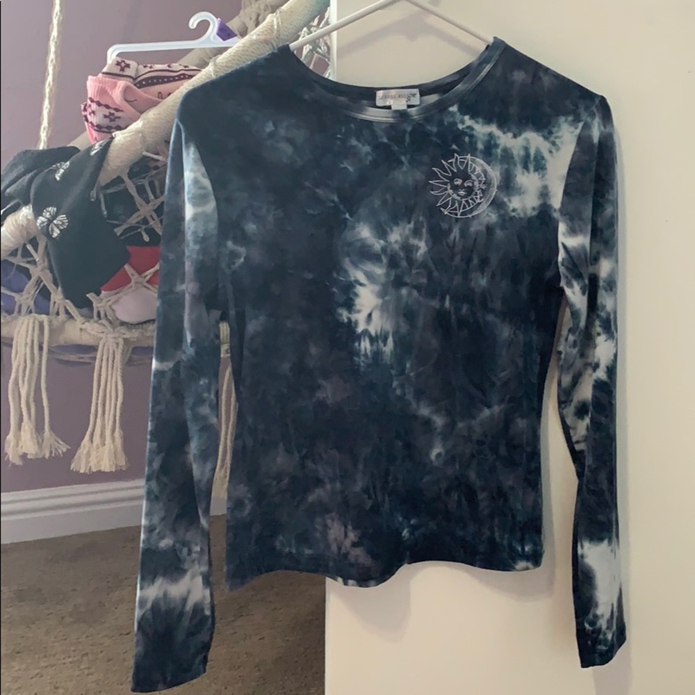 A shirt soft comfy no stains brand new.